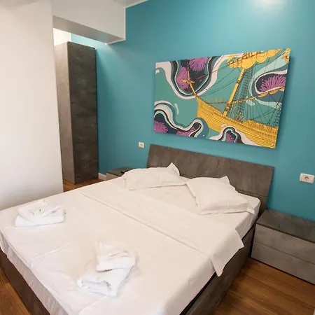 Boutique & Mamaia
