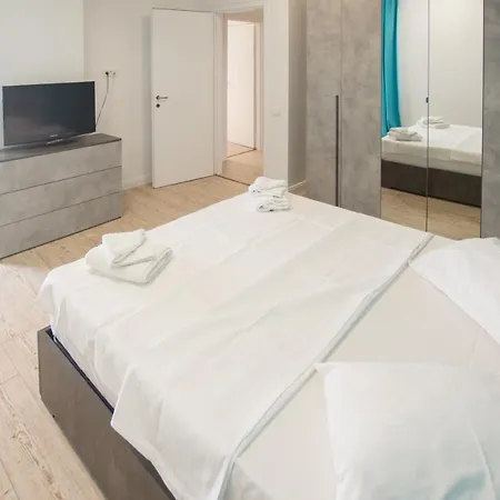Boutique & Mamaia